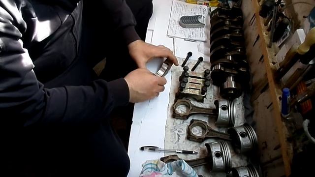 76 Установка коренных вкладышей в крышку коленвала двигателя Джили МК копия двгателя TOYOT A4 FE смотреть онлайн
