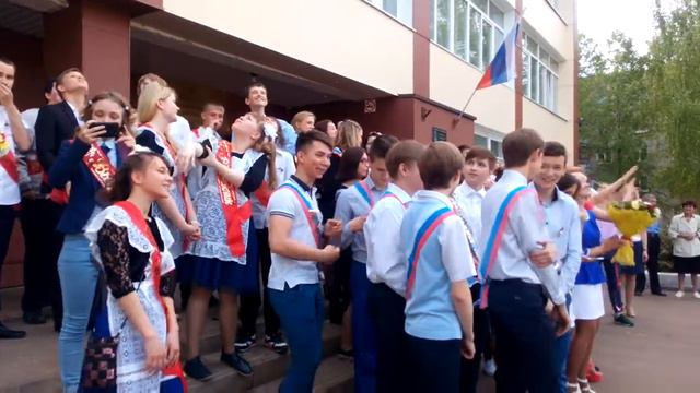 шарики в небо последний звонок