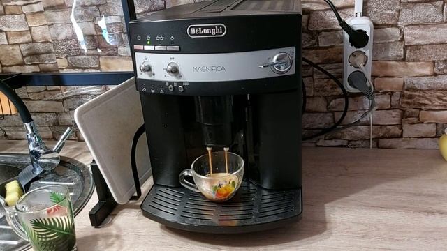 De'Longhi "Magnifica" кофемашина ESAM 3000.B смотреть онлайн