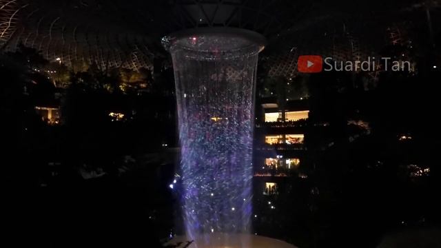 [4K] HSBC Rain Vortex Light And Sound Show At JEWEL Changi Airport Singapore