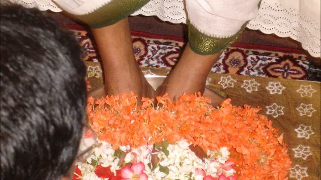 SathGuru - Pushpanjali - Guru Paduka Stotram... смотреть онлайн