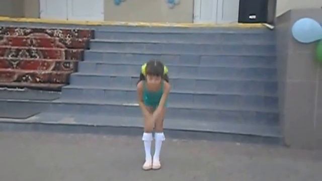 Кариева Виолетта. Танец "Гномик" смотреть онлайн