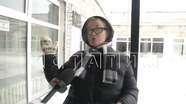 Неадекватный мужчина зашёл в школу и стал хватать маленьких девочек смотреть онлайн