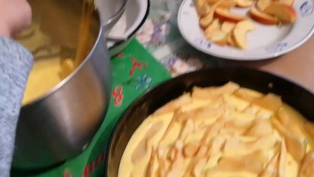 Пироги с фруктовым вареньем и сливками