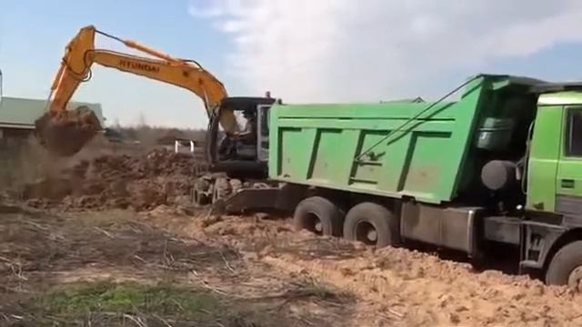 Hyundai R140W - погрузка грунта смотреть онлайн