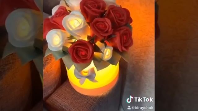 букет роз из изолона в шляпной коробке смотреть онлайн