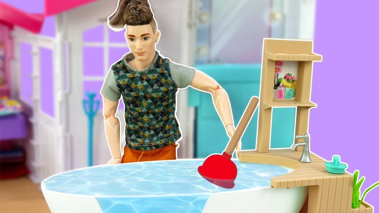 Кукла Барби готовит ванну для Кена - Смешные видео для девочек про Барби и Кена смотреть онлайн