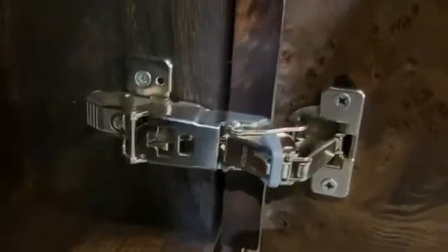 Комод из массива дерева «Карагач» с фасадами в стиле «Река» смотреть онлайн