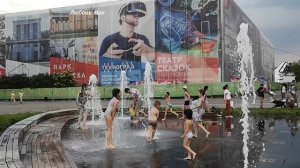 ВДНХ, купание в фонтане