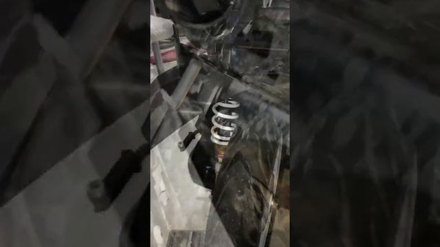 Mio i125s REAR SHOCK replacement/Installation смотреть онлайн