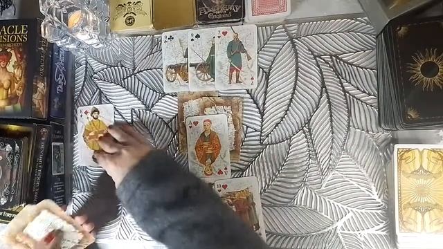 ДЛЯ ЧЕРВОВЫХ ДАМ: ПРОШЛОЕ, НАСТОЯЩЕЕ И БУДУЩЕЕ... смотреть онлайн