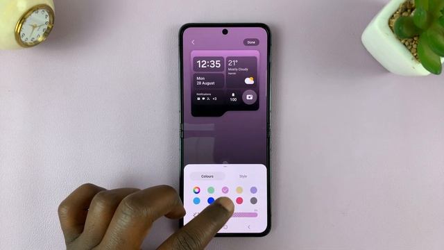 How To Change Cover Screen Wallpaper On Samsung Galaxy Z Flip 5 смотреть онлайн