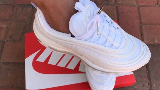 How to use kiwi sneaker protector spray and testing it with ketchup смотреть онлайн