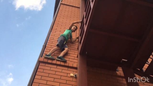 ДИКИЙ ПАРКУР ОТ 9-И ЛЕТНЕГО ХОККЕИСТА! УПАЛ С 3 ЭТАЖА? СЛОМАЛ РУКИ И И КОЛЕНО? #паркур #страшно смотреть онлайн
