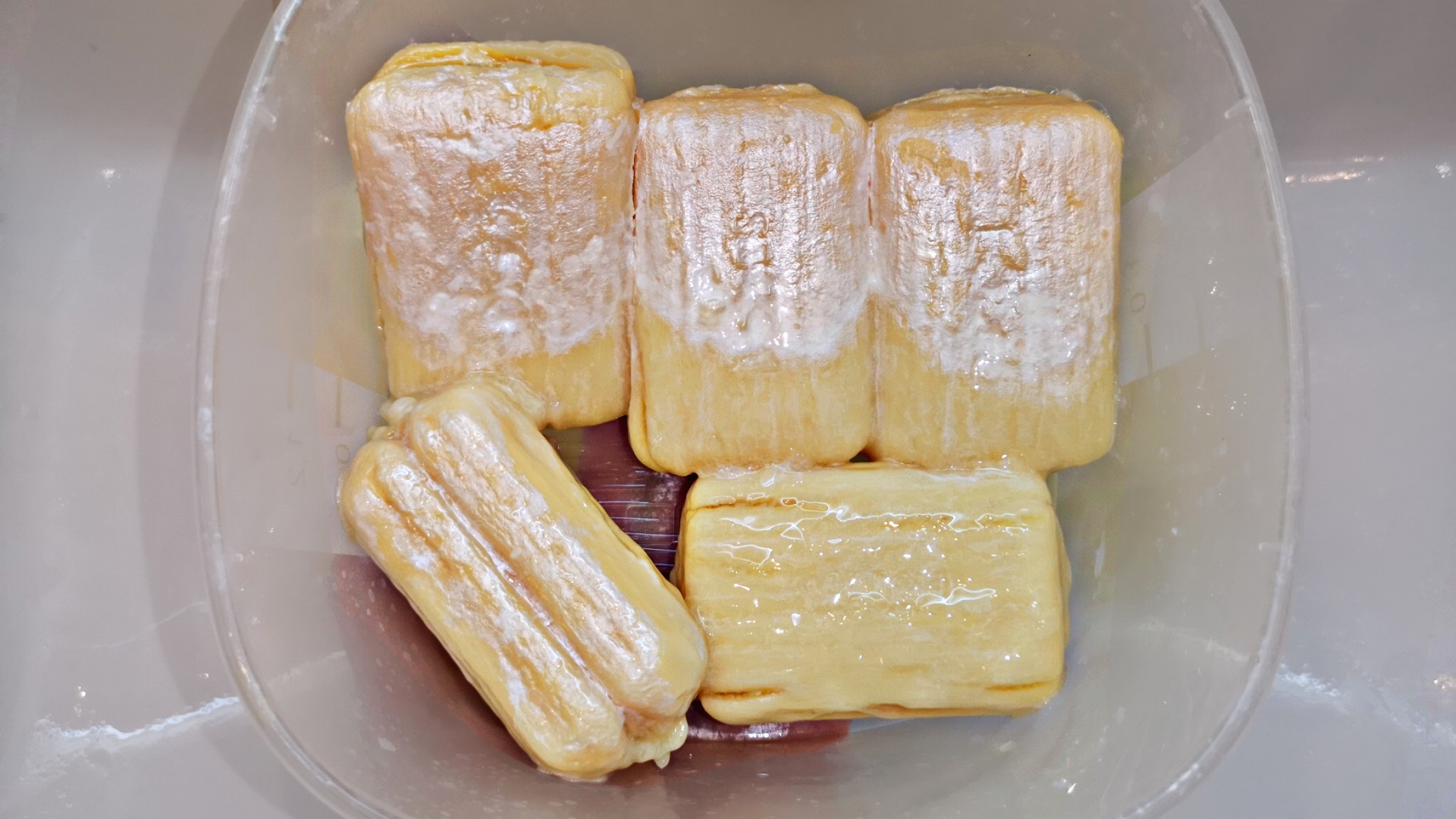 РАЗМОКШЕЕ МЫЛО ИЗ ЭКОНОМ УПАКОВКИ! LOLES ??? МНОГО ПЛОТНОЙ ПЕНЫ И ЖМЯК ЖЕСТКОЙ ГУБКОЙ! SOAKED SOA смотреть онлайн