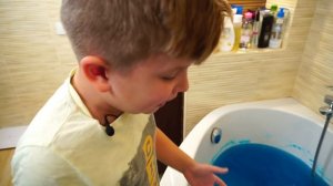 Матвей СДЕЛАЛ 200 литров СЛАЙМ!!! Гигантский ЛИЗУН папа в шоке!!! Лизун челлендж для детей