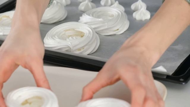 Unglaubliches Dessert ohne Mehl! Das ist das Beste, was ich je gegessen habe! Pavlova Torte! смотреть онлайн