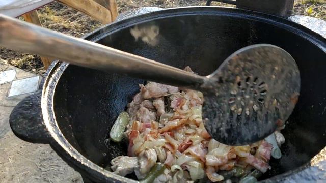 МЯСО ПО-КУРЗЕМСКИ В КАЗАНЕ НА КОСТРЕ смотреть онлайн