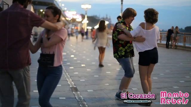 Бачата на опен-эйре на Набережной смотреть онлайн