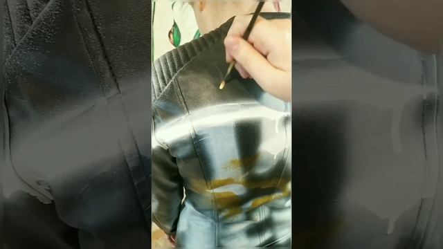 роспись кожаной куртки в уличном стиле смотреть онлайн