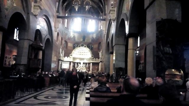 Служба в Базилика Святого Иштвана. Будапешт. Венгрия смотреть онлайн