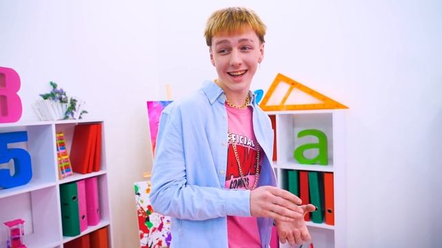 Я Влюбилась В Джокера! Отношения с Супергероем | Из Ботана в Мачо смотреть онлайн