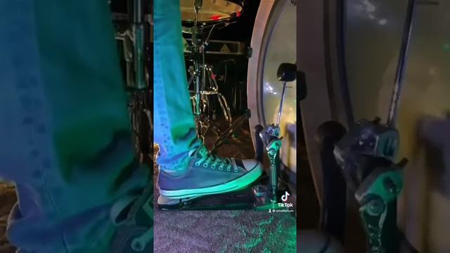 Тройка Бас барабана на обычной педали.