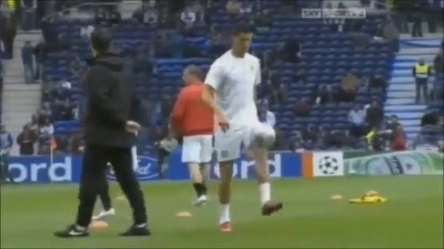 Cristiano Ronaldo Freestyle Skills 2013 (by TheMatiNasho)