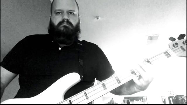 Queen - Seaside Rendezvous Bass Cover смотреть онлайн