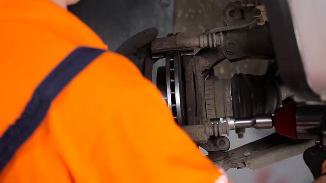 Instrucción: Cómo cambiar Discos de freno delanteros,Pastillas de freno delanteras en OPEL CORSA C смотреть онлайн