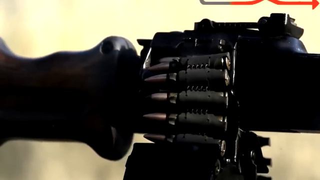 Высокоскоростная съёмка. Вылет гильзы из автомата. смотреть онлайн