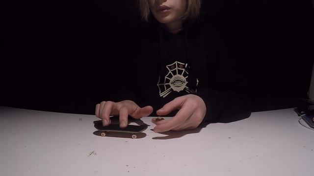 ТОП САМЫХ ПРОСТЫХ ТРЮКОВ НА ФИНГЕРБОРДЕ! ФИНГЕРБОРД ОСНОВЫ! смотреть онлайн