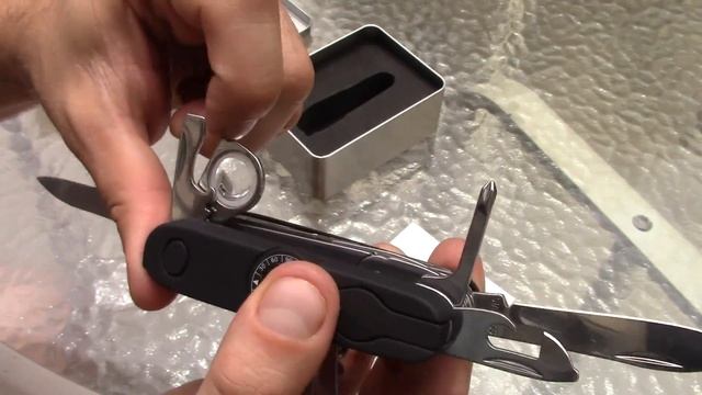 Whiz Tool Unboxing and Review. 24 Piece Multi tool Pocket Knife Review. смотреть онлайн