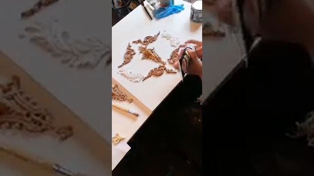 Часть 1 / Как покрасить лепнину? Декор лепнины | мраморная краска золото и воск | золочение смотреть онлайн