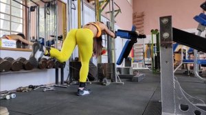 Отведение ноги назад в кроссовере. (Нижний блок)