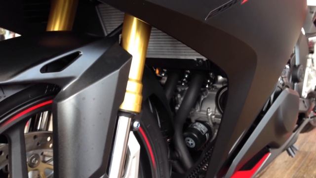 Honda CBR 250 RR two cylinder смотреть онлайн