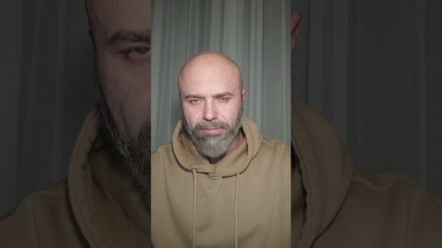 Почему у женика черный костюм а у невесты белое платье?