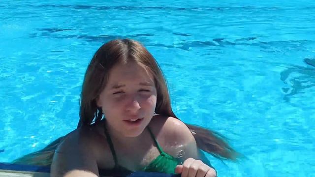 ВЛОГ С АКВАПАРКА, АВРОРА УПАЛА ГОЛОВОЙ В БАССЕЙН?😱💙#Avrorita #sulimenko