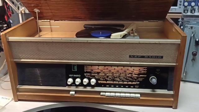 Радиола VEF-Radio (СССР, 1965 год) после восстановительноно ремонта смотреть онлайн