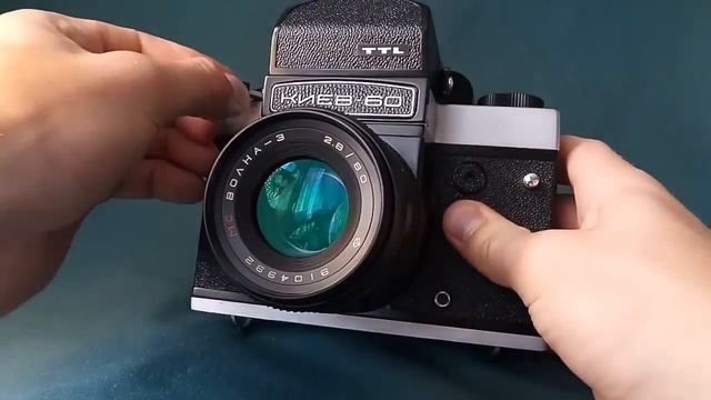 Video Review: Kiev 60 TTL and MC Volna 3M 2.8/80mm. Soviet Medium 6x6 film Camera смотреть онлайн