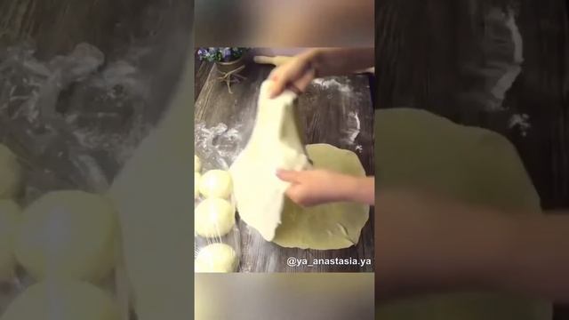 КАК приготовить КРУАССАНЫ? Круассаны из СЛОЁННОГО ТЕСТА! смотреть онлайн