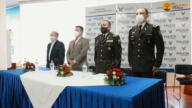 Servidores policiales del Distrito Yantzaza fueron condecorados por la Gobernación смотреть онлайн