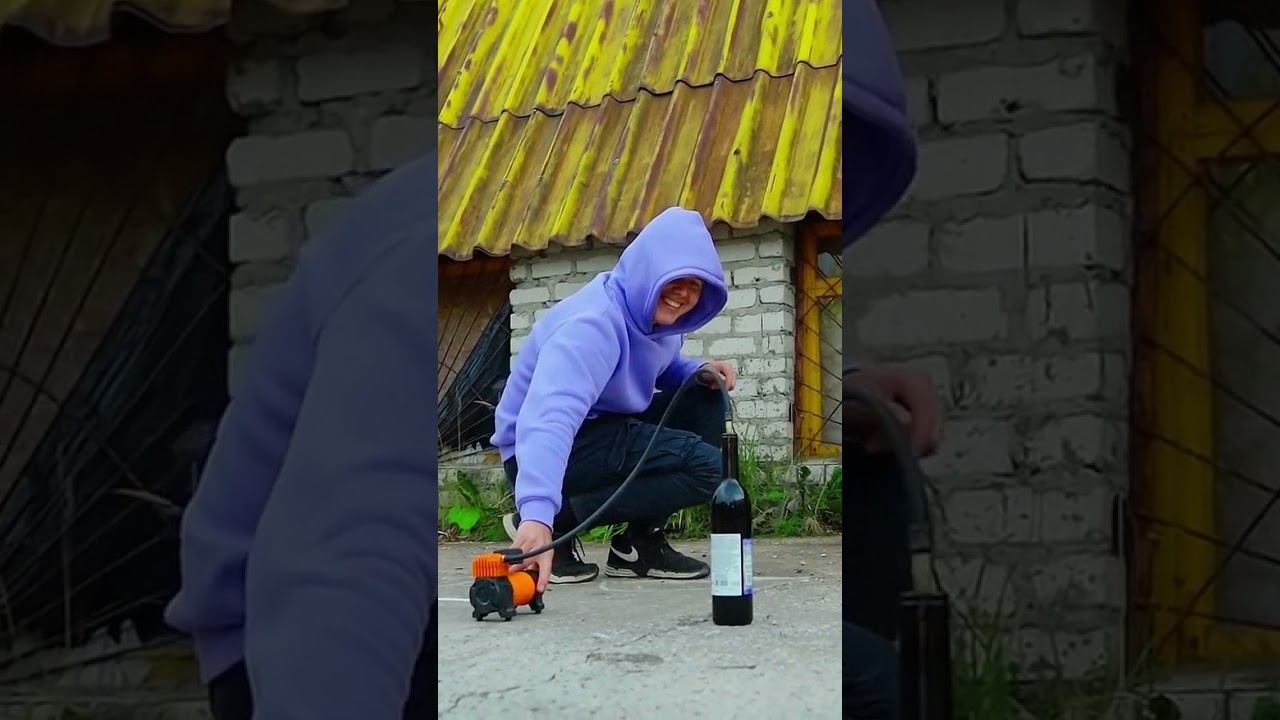 как вытащить пробку из бутылки долго и сложно #shorts смотреть онлайн