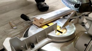 ТОРЦОВОЧНАЯ ПИЛА Stanley sm 16 - ru КАК ПИЛИТ под 45 и 90 градусов