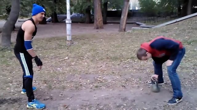 Тренировки Лагеря Street Workout! Разминка гирей 16 кг смотреть онлайн