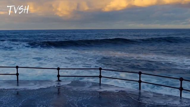 The sound of the surf and the sound of the waves of the powerful ocean! смотреть онлайн