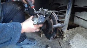 Заклинило заднее колесо, зажат ручник VW Golf 4