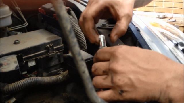 как заменить лампу левого переднего габаритного огня GREAT WALL HOVER H-5