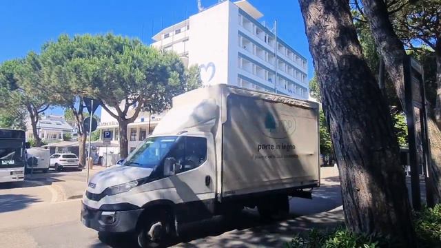 Где я отдыхаю и почему не уезжаю из Италии, "раз там всё так плохо". Самый частый ваш вопрос....😅 смотреть онлайн