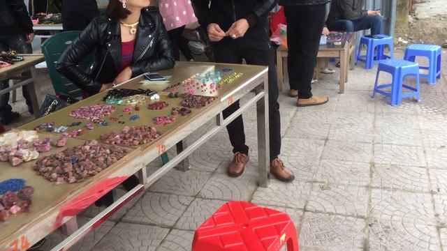 Luc Yen Gemstone Market - Yen The township - Yen Bai Province смотреть онлайн